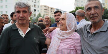 Veysî Aktaş gihişt Amedê: Em ê Girava Îmraliyê bikin girava aştiyê