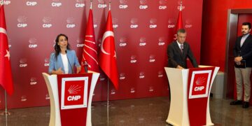 Hevseroka DEM Partiyê Tulay Hatîmogullari CHP ziyaret kir