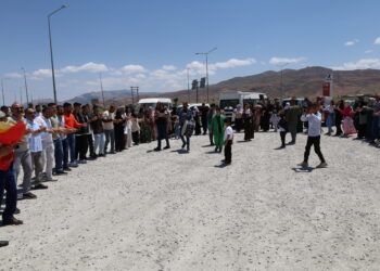 Bi sirûda ‘Herne Pêş’ hat pêşwazîkirin