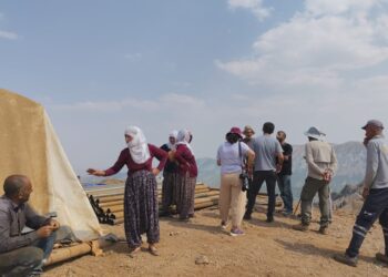 Gundiyan bi ser şantiya madenê de girt