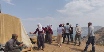 Gundiyan bi ser şantiya madenê de girt