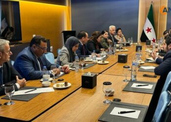 Civîna heyeta Rojava û hikûmeta veguhêz a Sûriyeyê dest pê kir