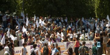 Jinan bang li Meclisê kir: Şer bi dawî bike aştiyê pêk bîne