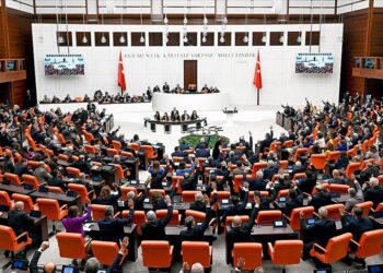 Nûnerên partiyan ji bo komîsyonê li hev civiyan