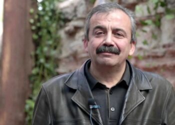 Meletî de nameyê Sirri Sureyya Onderî yew papolî rê ame dayene