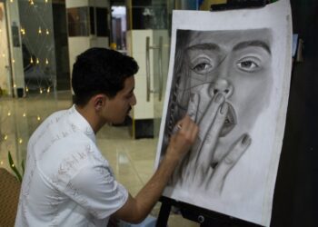 Ciwanêk bi hunerê xo kulturê komelê xo paweno