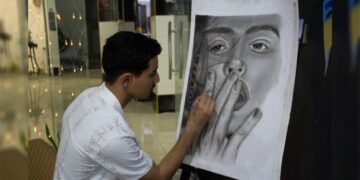 Ciwanêk bi hunerê xo kulturê komelê xo paweno