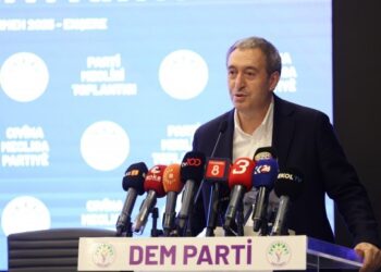 Bakirhan: Babeta esase çareserîya meseleya kurdan a!