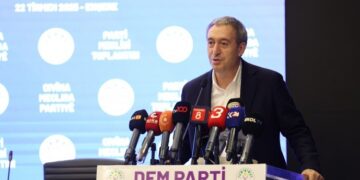 Bakirhan: Babeta esase çareserîya meseleya kurdan a!