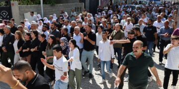 Xelkê Cizîrê guh neda astengiyan û serdana şîna endamê HPGê kir