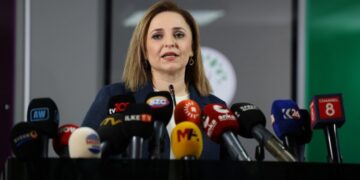 DEM Partî ra reaksîyonê qedexekerdena ziwanî: Ganî Komîsyon kamil nêzdîbibîyêne