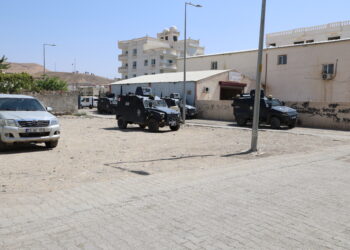 Polîsan ji bo şînê hemû mizgeftan qedexe kir