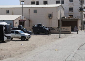 Polîsan vera tezîyeya Tunçî heme camîyî qedexe kerdî