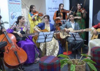 Navenda Mûzîkê ya Şinriwê tevî deynên giran karê hunerê didomîne