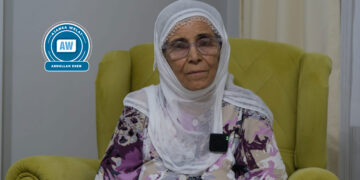 ‘Li du xwe têkoşîn, deng û stranên xwe hişt’