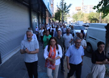 Bi girseyî çûn şîna Berat Nazlican