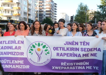 ‘Em zanin ku kuştinên jinan polîtîk in’