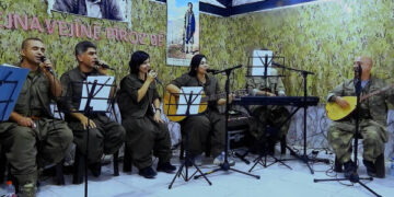 Koma Awazê Çiya bi ‘Dara Jiyanê’ Roşanê Ganîbîyayîşî fîraz kerd