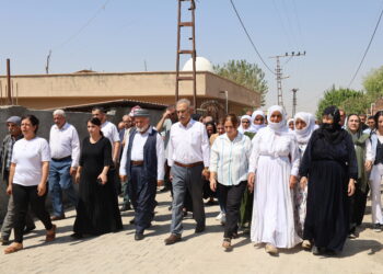 Bi girseyî çûn şîna endamê YPGê