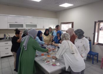 Jin di atolyeya findan de piştgiriya hev dikin