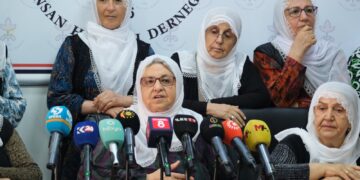 Dayîkên Aştiyê dê ji bo hevdîtina Abdullah Ocalan serî li wezaretê bidin
