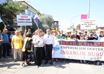 KESKê çelenga reş danî pêş balyozxaneya Îsraîlê