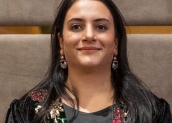 Nuştox û şaîr Arzu Savaş Derman Mêrsîn de ame destbendkerdene