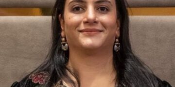 Nuştox û şaîr Arzu Savaş Derman Mêrsîn de ame destbendkerdene