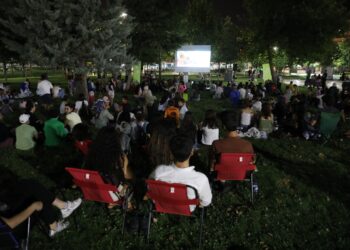 Li Amedê fîlman li derve temaşe bikin