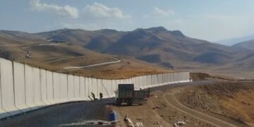 Li sînorê Elbakê dîwêr ava dikin