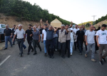 Cenazeyê endamê HPGê Berat Nazlican hate definkirin