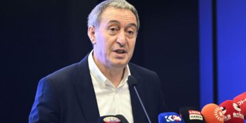 Bakirhanî vera Fîdanî bertek nîşan da: Çimanê xo gêno û fikrîyeno ke kurdî çin ê