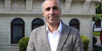 Endamê Komîsyonî yê DEM Partîyî yo Newe Celal Firat bi