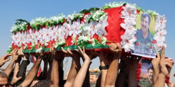 Cenazeyê Sofî li Qamişloyê ji aliyê deh hezaran kes ve hate pêşwazîkirin