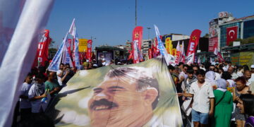 Dengê ‘Bijî Serok Apo’ bilind dibe