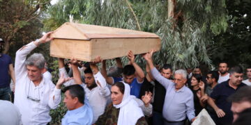 Înîsiyatîfa Rêzgirtina ji Miriyan re: Êrişa li ser cenazeyan xesarê dide pêvajoyê