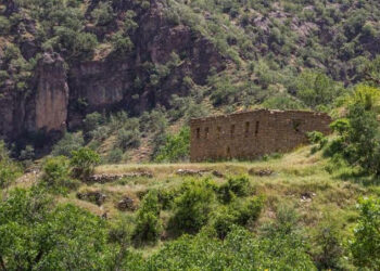 Waliyê Şirnexê çûna gundan qedexe kir
