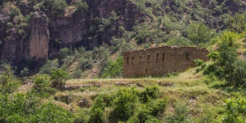 Waliyê Şirnexê çûna gundan qedexe kir