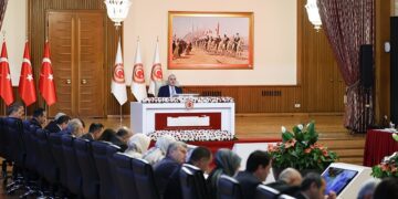 Kurtulmuş: Em ê raporeke xurt ji bo demokratîkbûnê peşkeş bikin