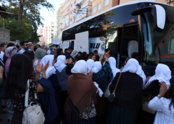 Jinên Wanî ji bo meşê ber bi Amedê ve bi rê ketin