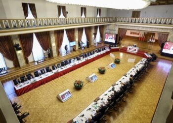 Komîsyon do no hewte akademîsyen, komele û weqfan bigoşdaro