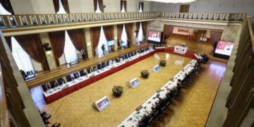 Komîsyon do no hewte akademîsyen, komele û weqfan bigoşdaro