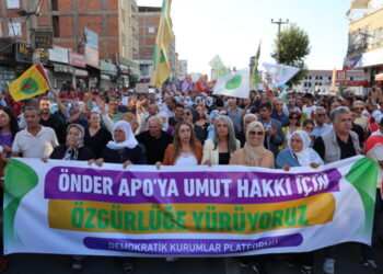 AK’î ra qerarê ‘Heqê Hêvîye’: Tirkîya ra hewna dem da û bal ant ser muhîmîya komîsyonî