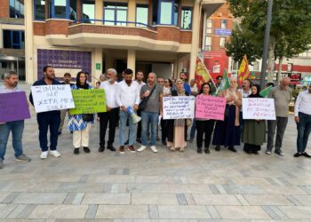 Karkerê bi Kurdî axivî ji kar hat avêtin