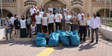 Kolan paqij kirin û gemar danîn ber deriyê şaredariyê