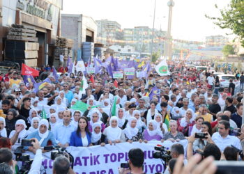 Bayindir: Aştî ferz e, azadî nêzîk e