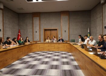 DEM Partiyê nêrîn û pêşniyarên saziyên ziman guhdar kir