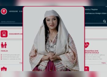 Dinya de yewin: Arnavutîye de ‘Aqila Sunî Diella’ sey wezîre ameye tayînkerdene