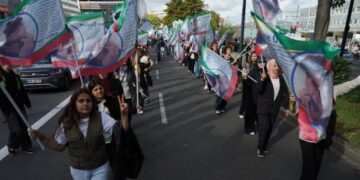 Ji bo azadiya Rêberê Gelê Kurd Abdullah Ocalan dimeşin