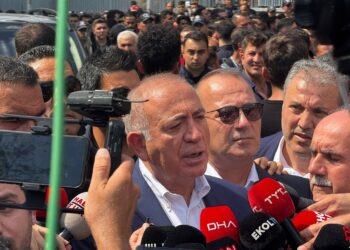 Polîsan 10 CHPî binçav kirin